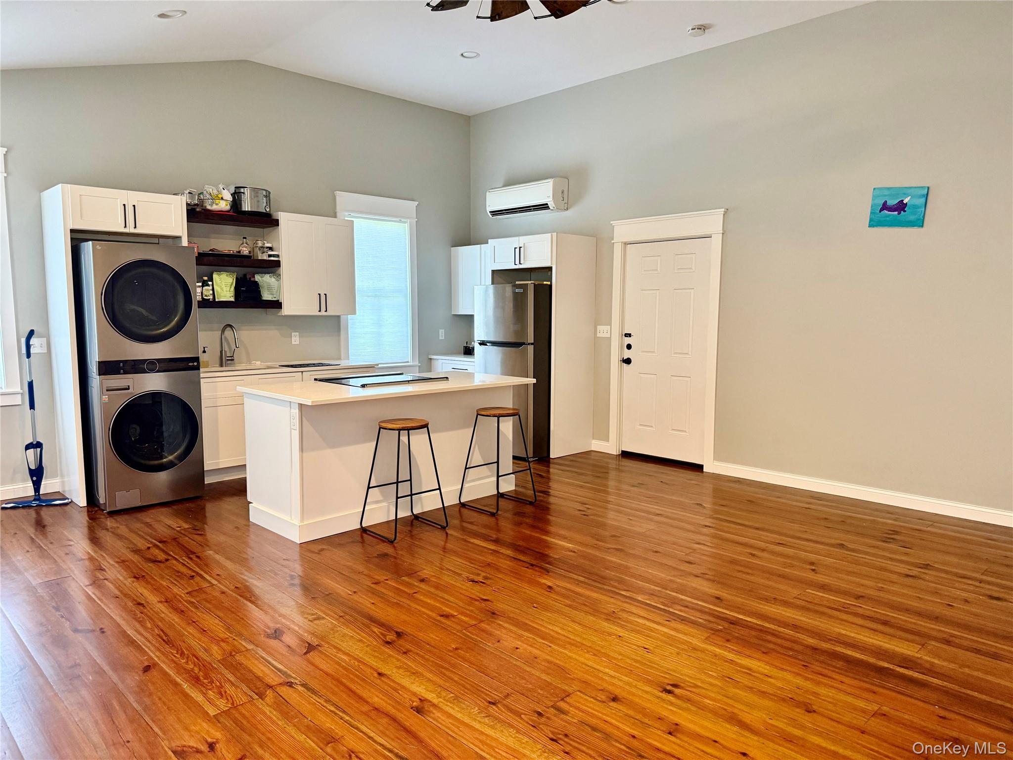 1046018 Property Photo 3