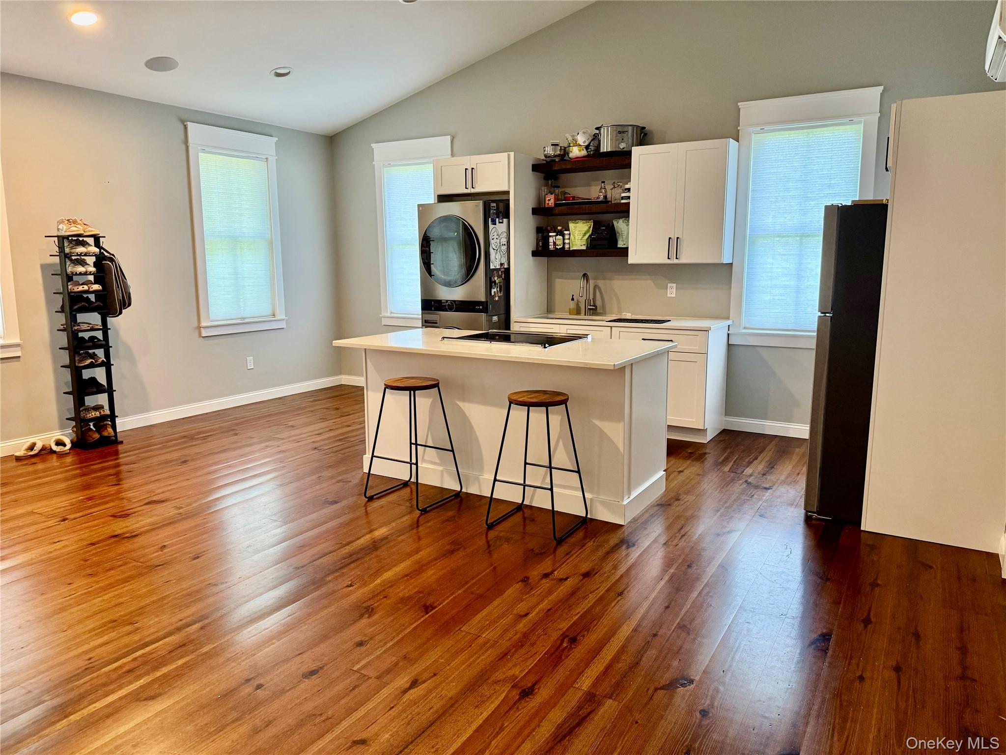1046018 Property Photo 4