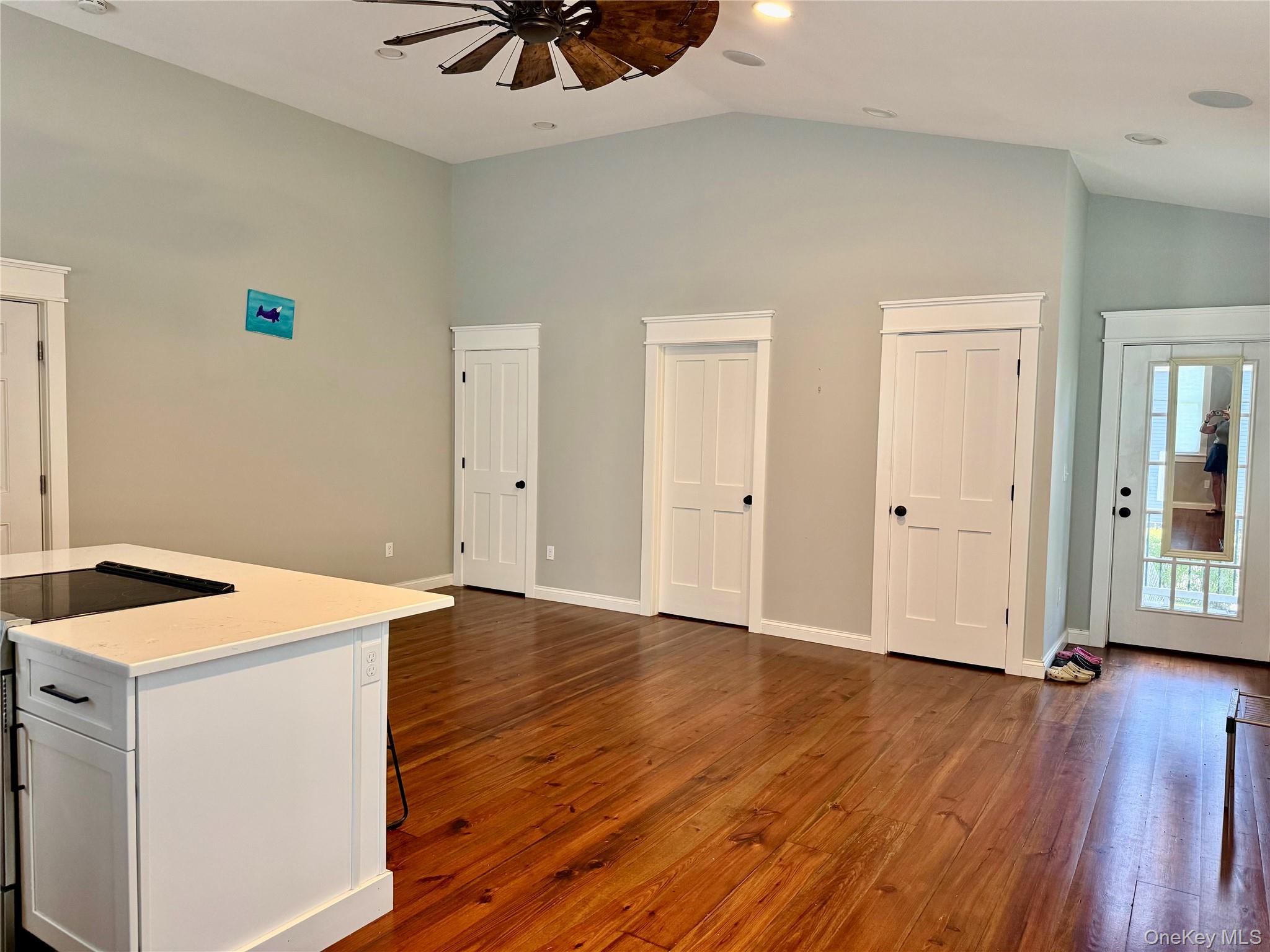 1046018 Property Photo 5