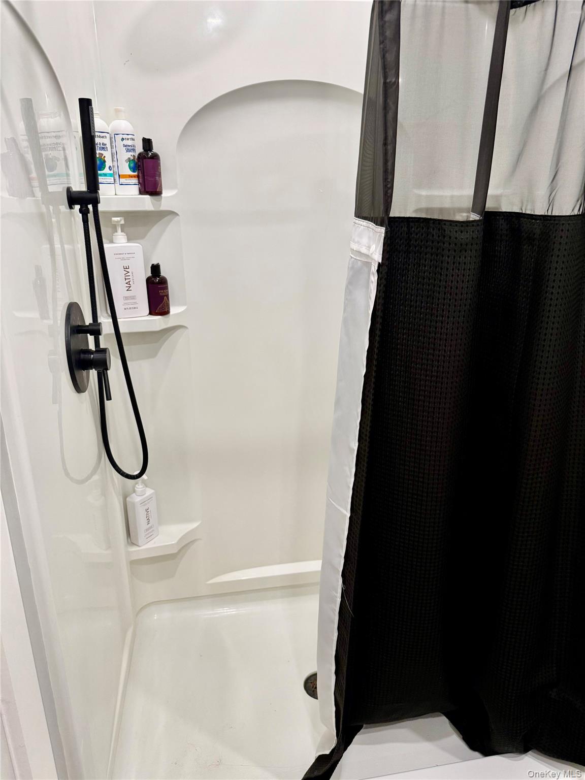 1046018 Property Photo 6