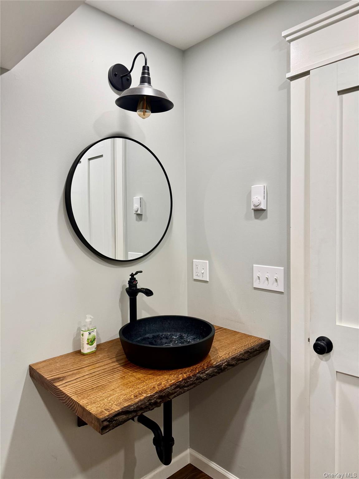 1046018 Property Photo 9