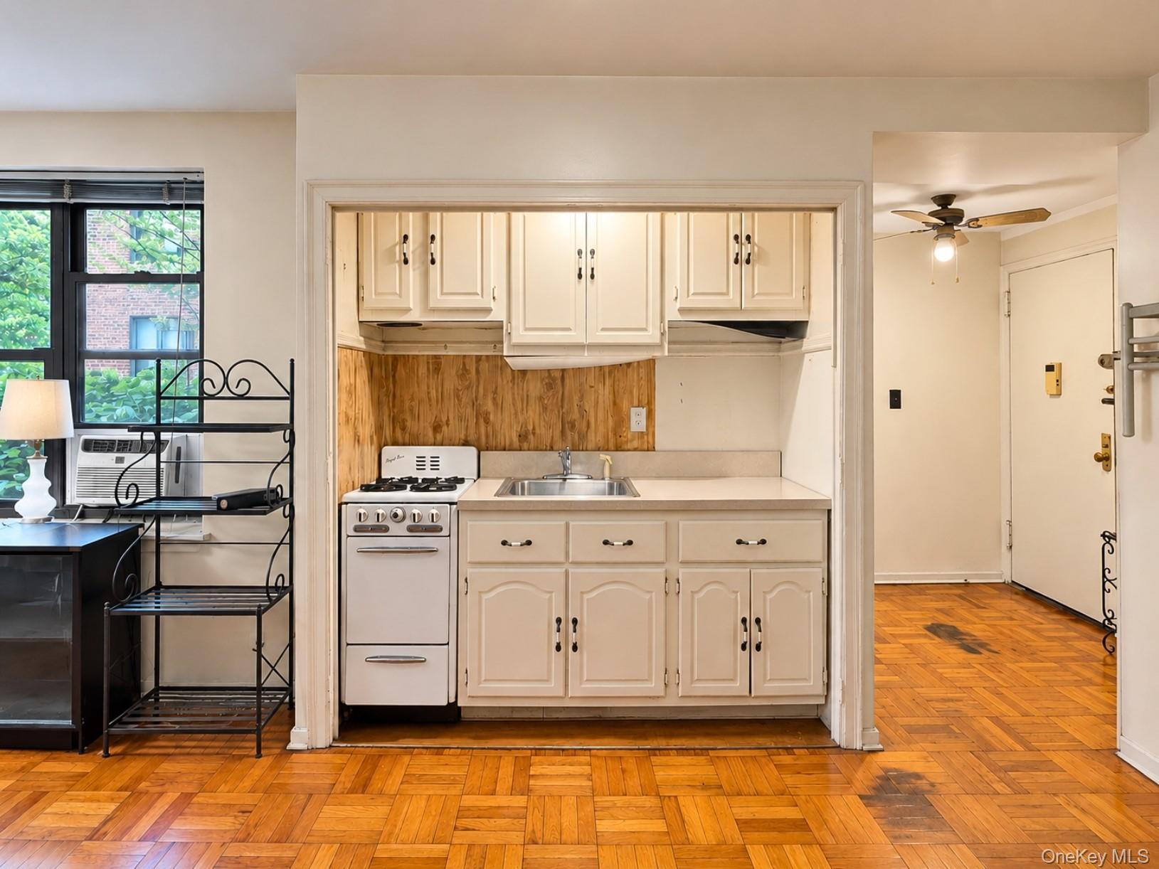 71 Grace Avenue 1l Property Photo 4