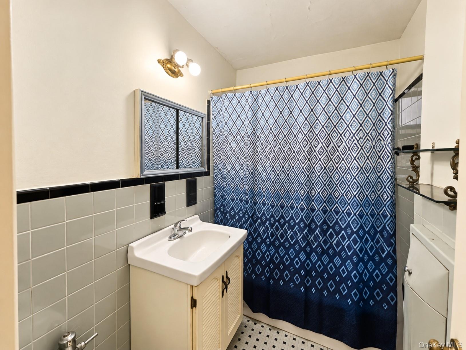 71 Grace Avenue 1l Property Photo 7