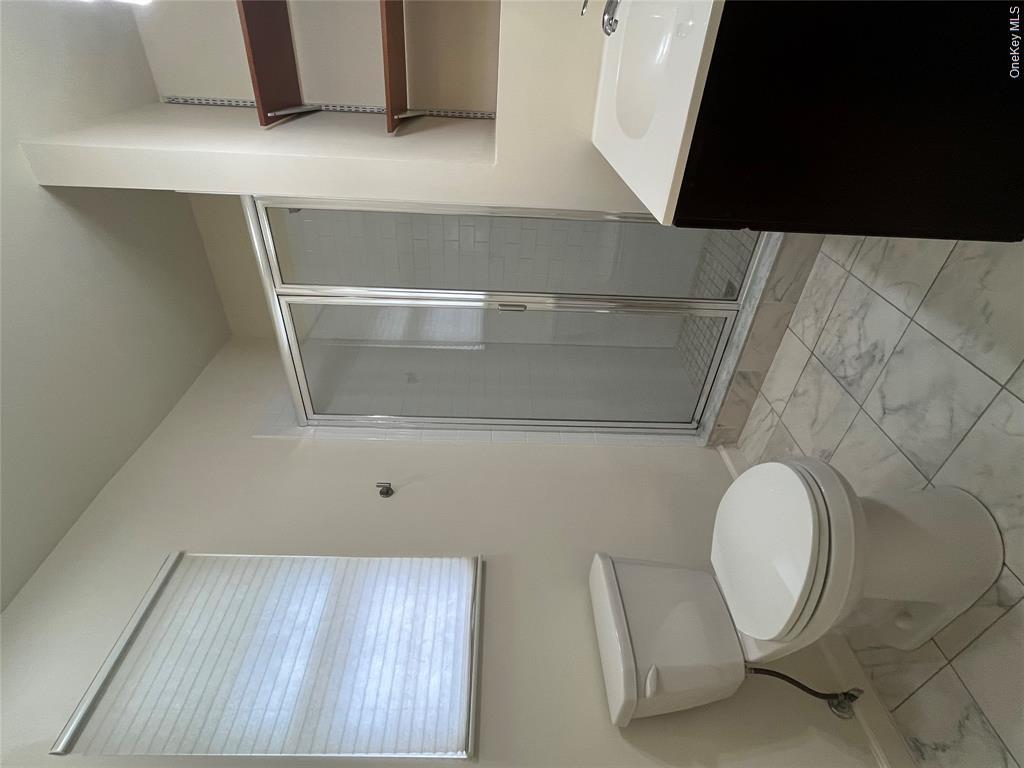 73 Webster Ave A Property Photo 8
