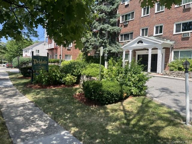 828 Pelhamdale Avenue 4l Property Photo 1