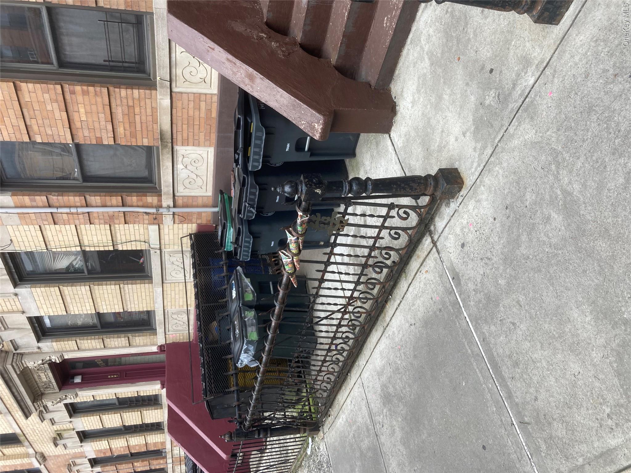 1678 Gates Avenue Property Photo 4