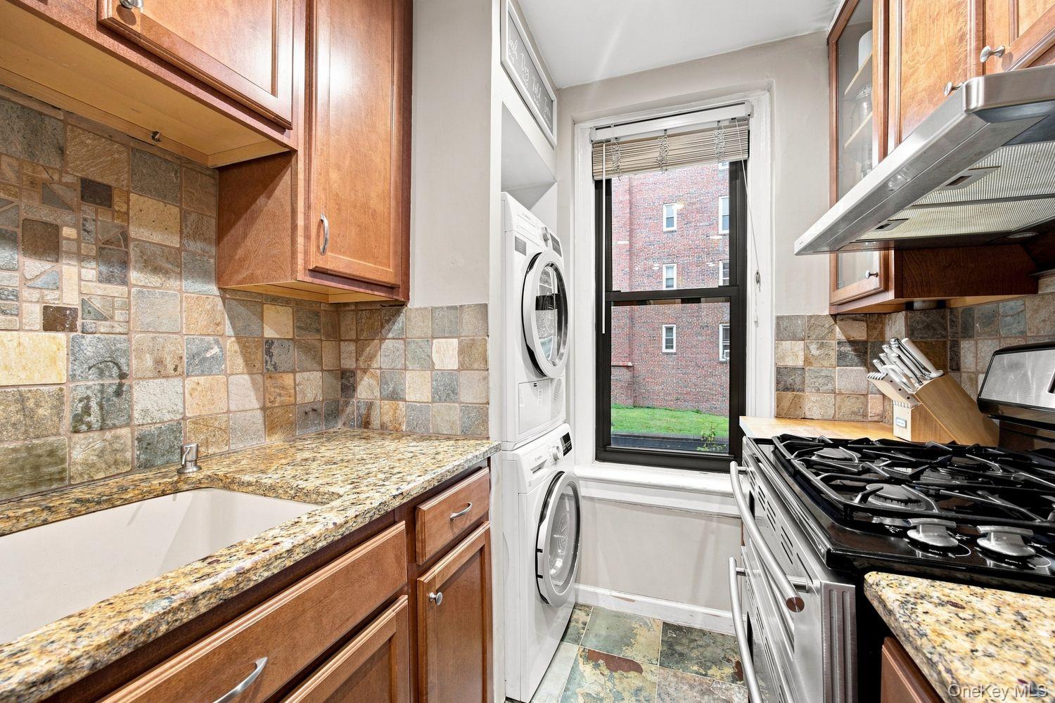246 Bronxville Road I2 Property Photo 6