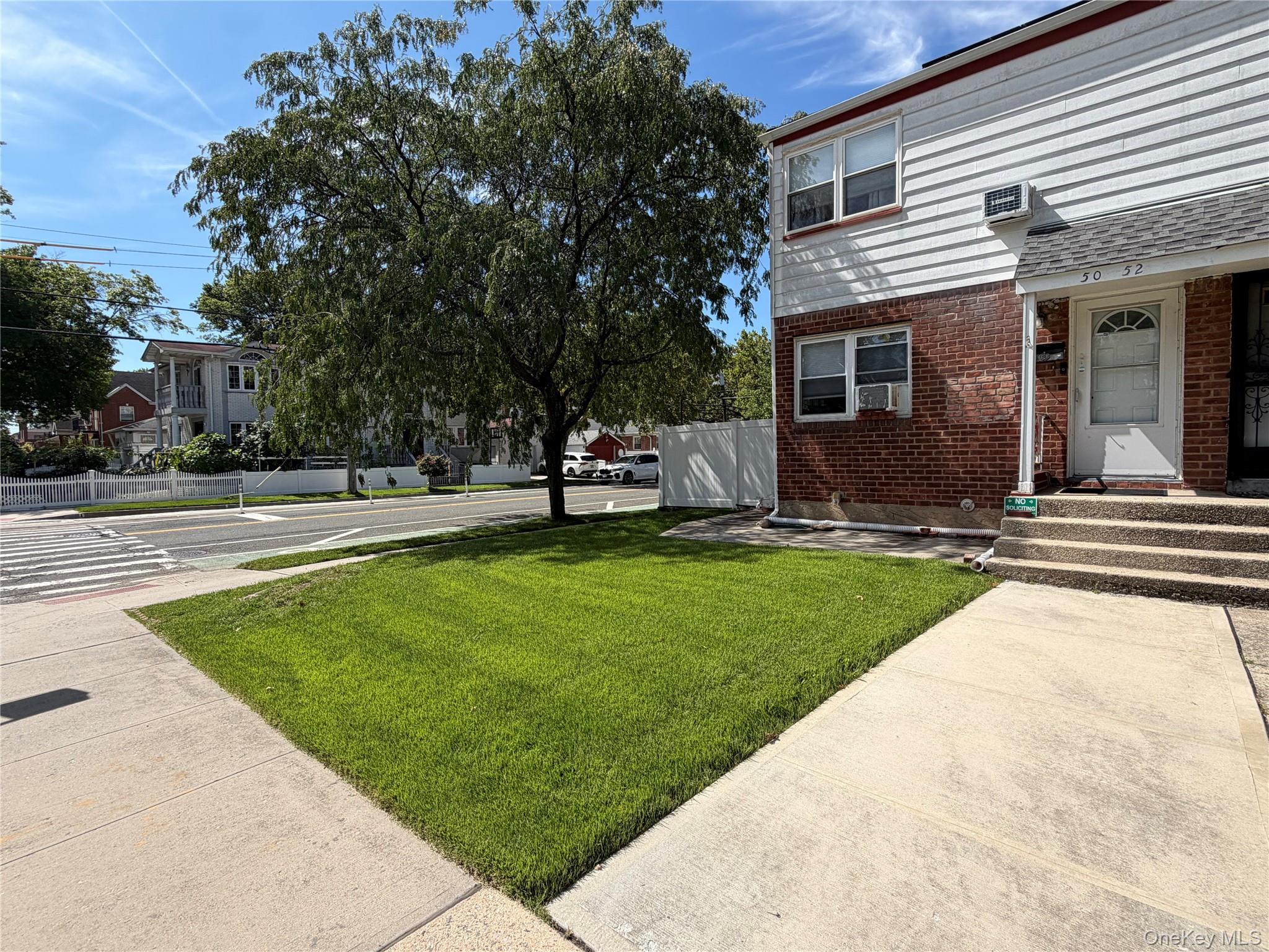 5052 Francis Lewis Blvd Property Photo 1