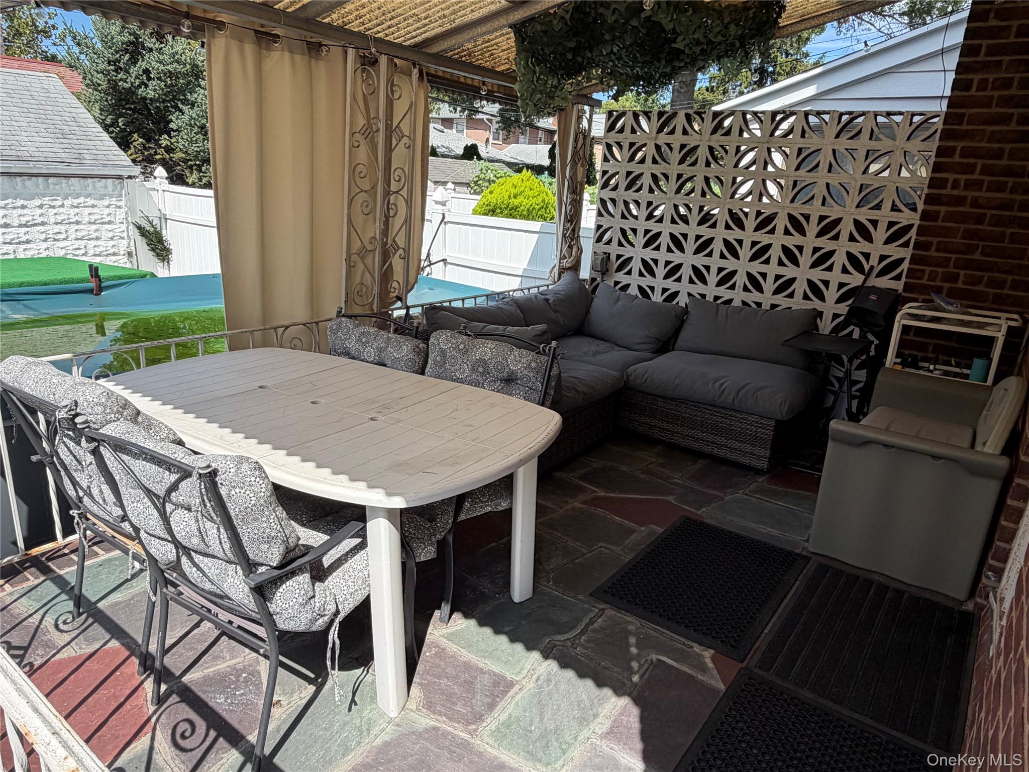 5052 Francis Lewis Blvd Property Photo 12