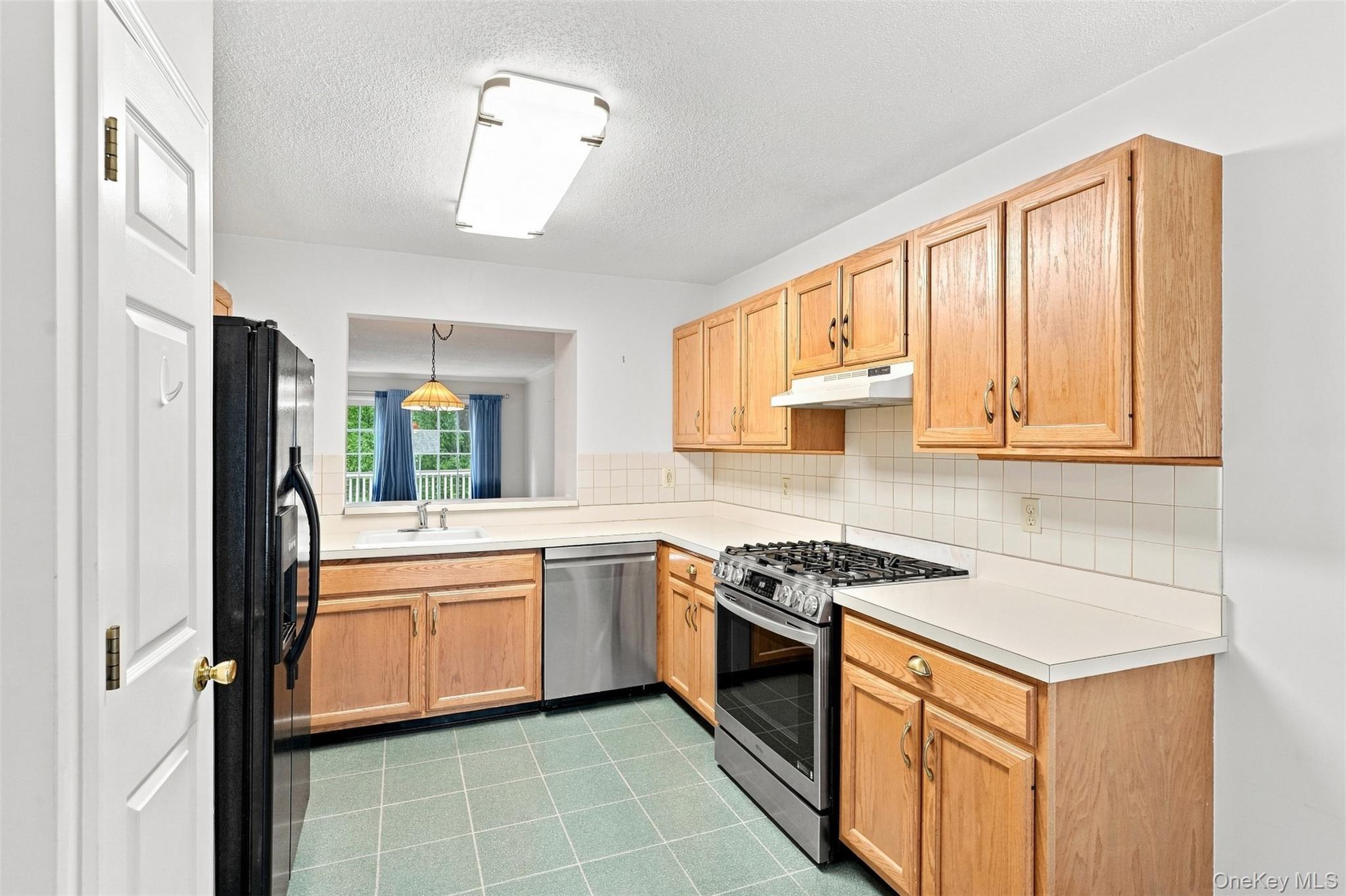 103 Kensington Court Property Photo 4