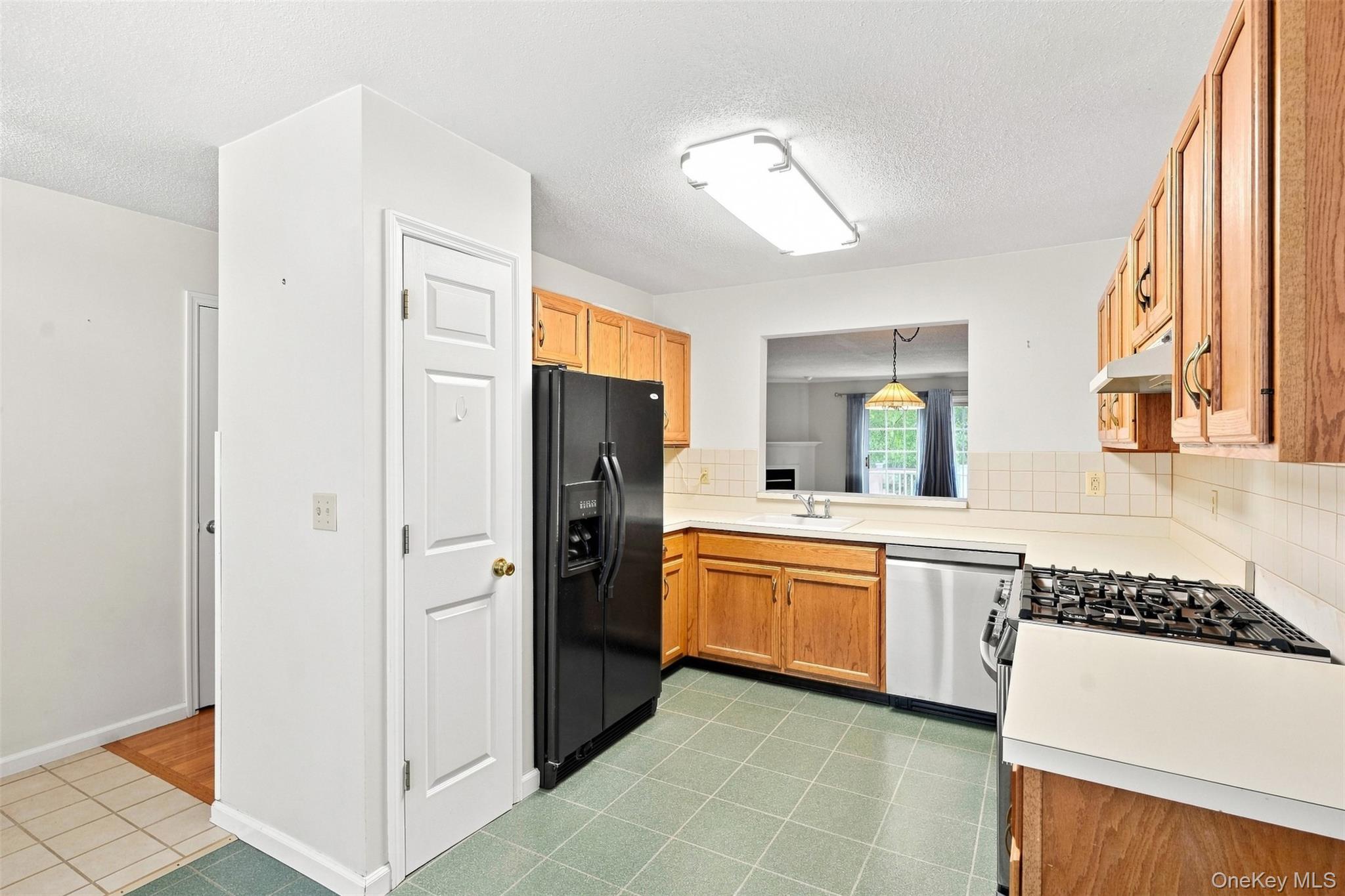 103 Kensington Court Property Photo 7
