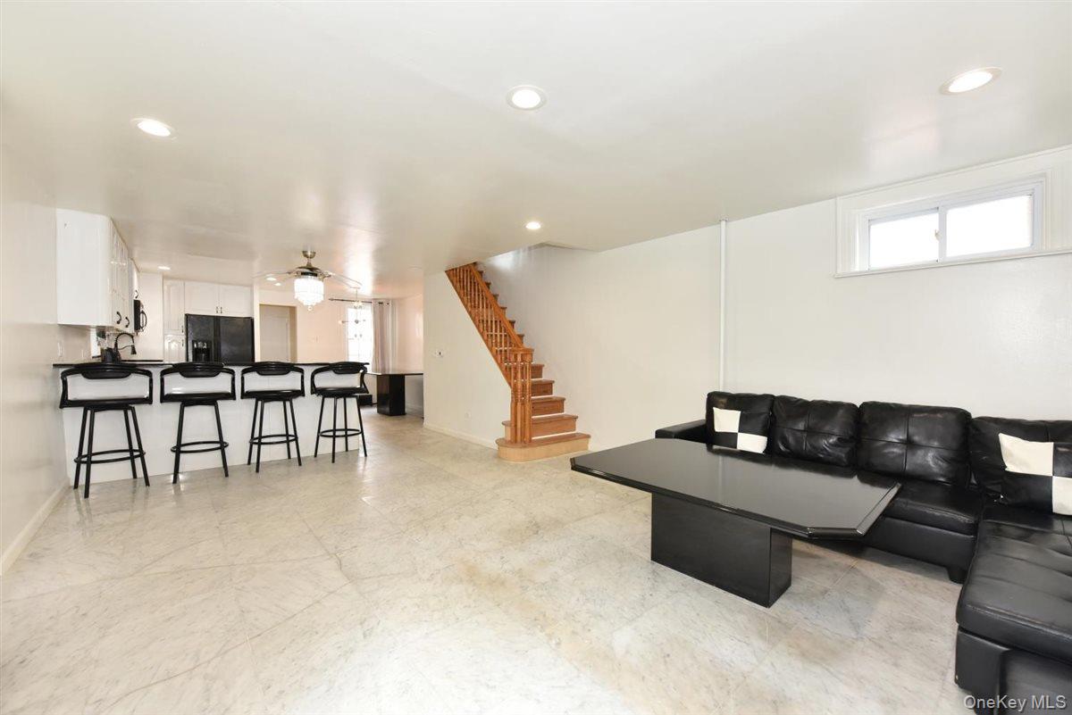119-26 Inwood Street Property Photo 3