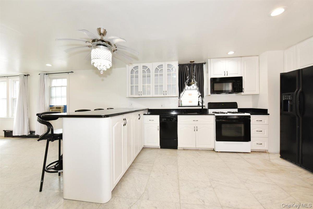 119-26 Inwood Street Property Photo 6