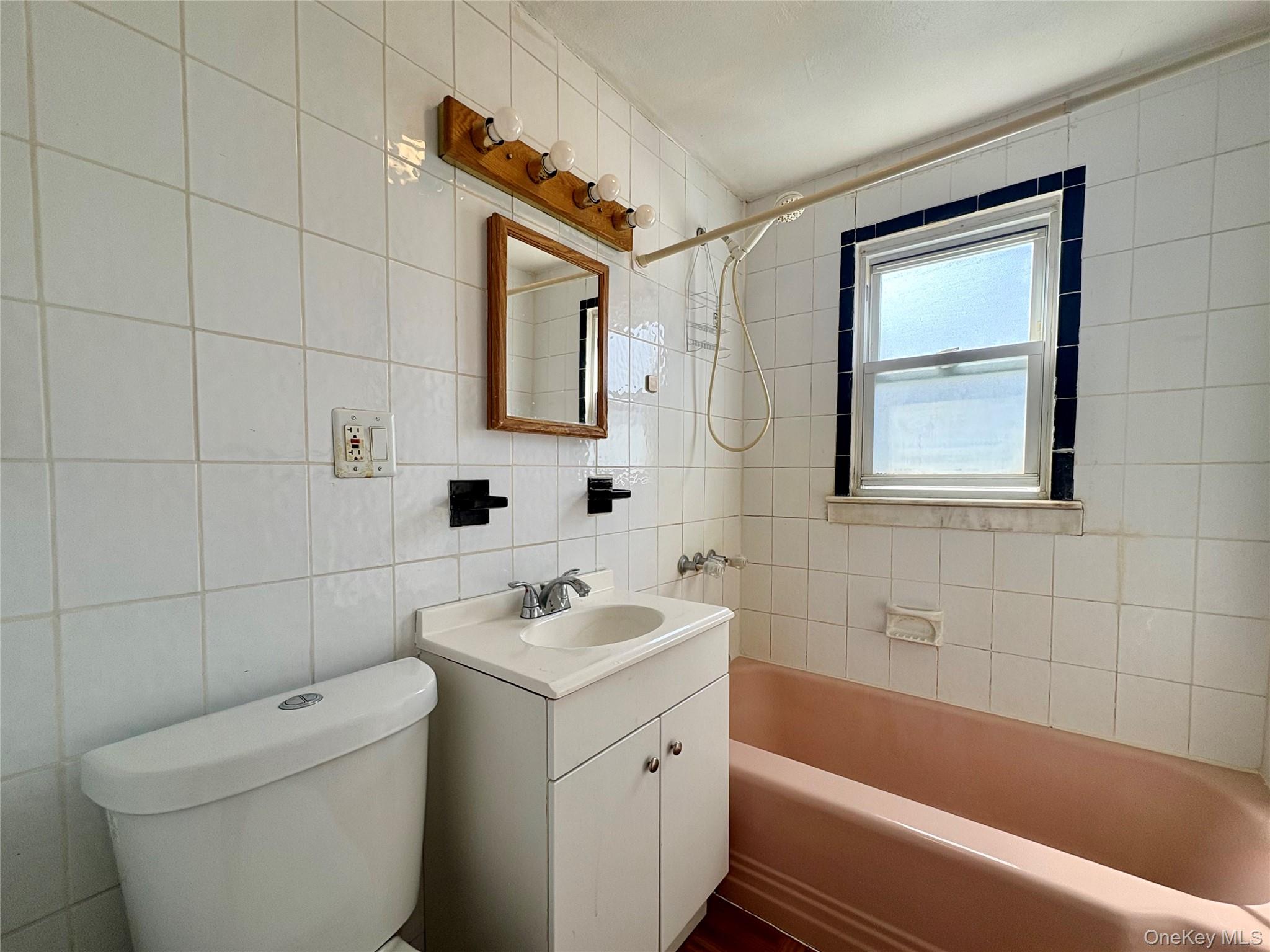 1046112 Property Photo 7