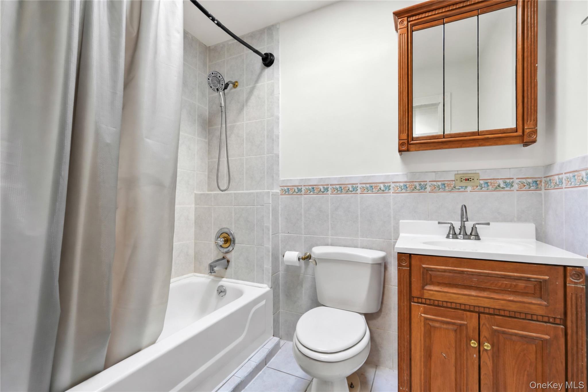 341 E 51st Street Property Photo 28