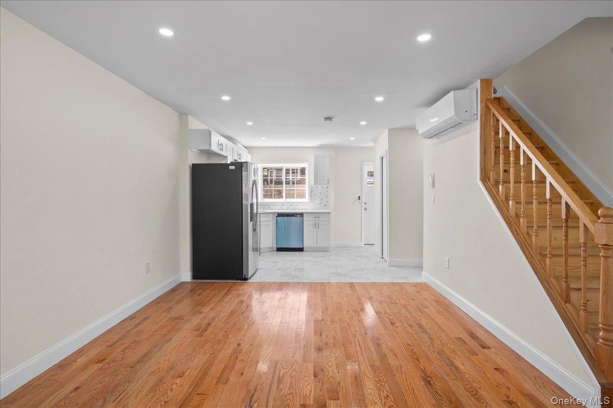 1302 E 223rd Street Property Photo 4