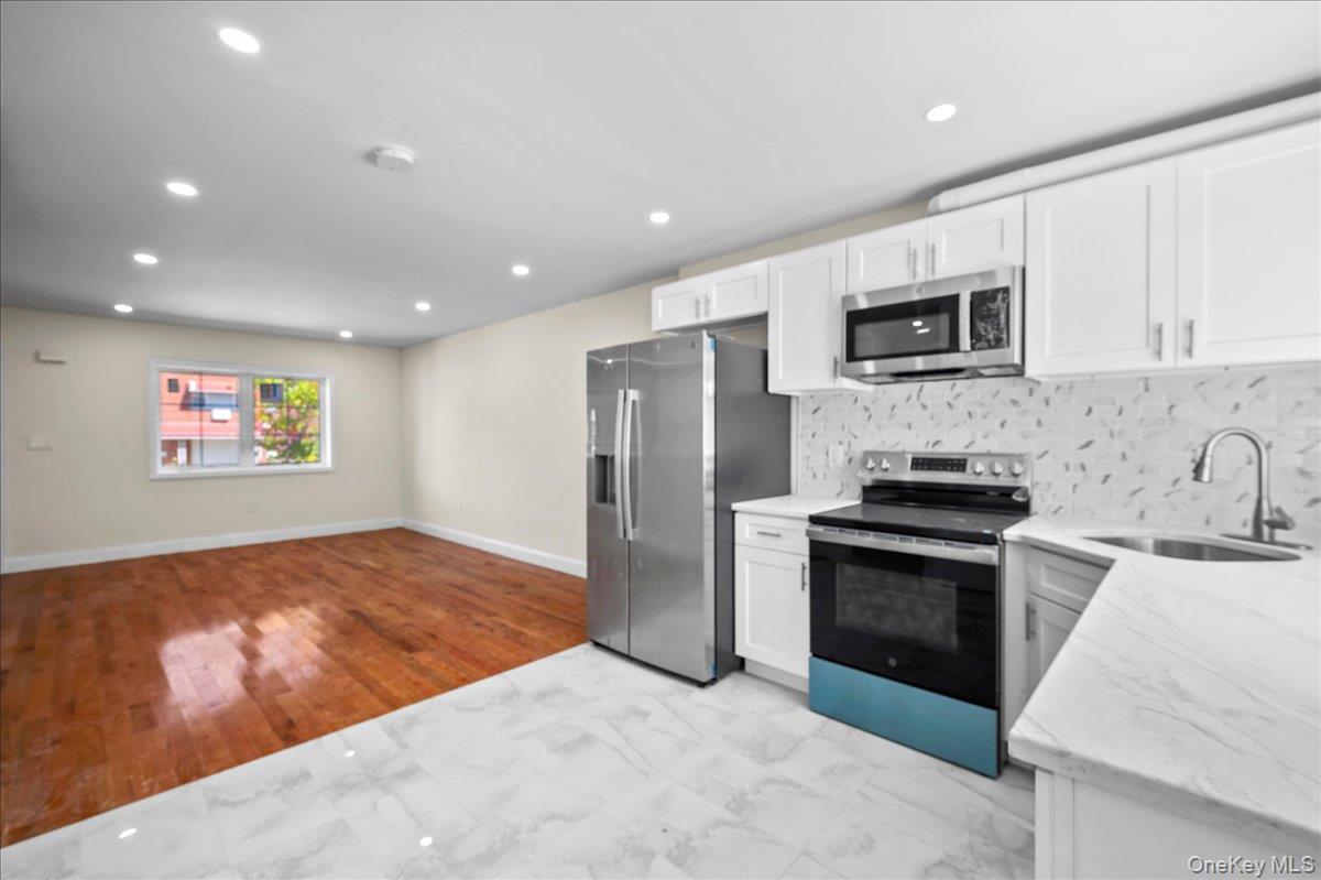 1302 E 223rd Street Property Photo 6