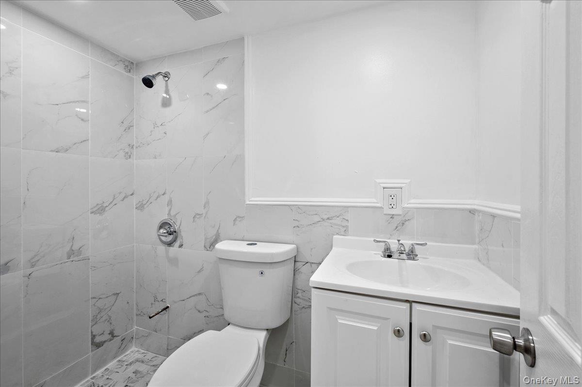 1302 E 223rd Street Property Photo 19