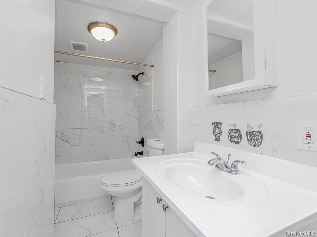 81 Washington St Property Photo 10
