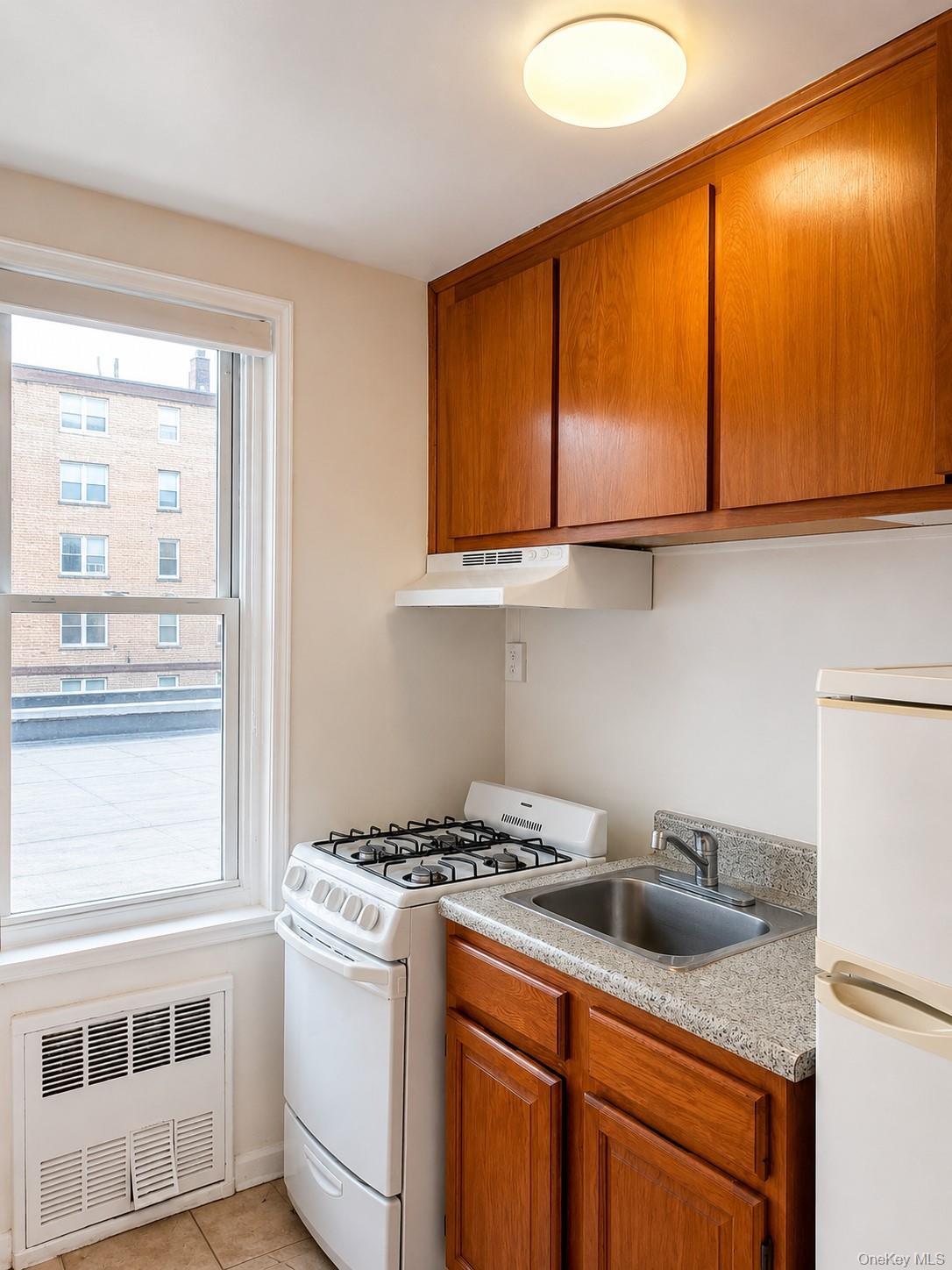1332 Metropolitan Avenue Property Photo 3