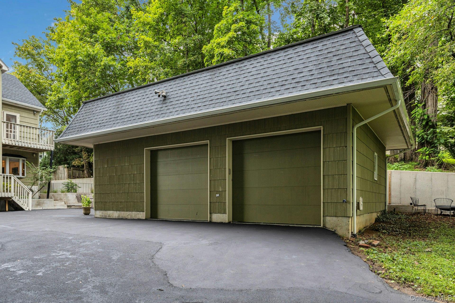 156 Grove Street Property Photo 4