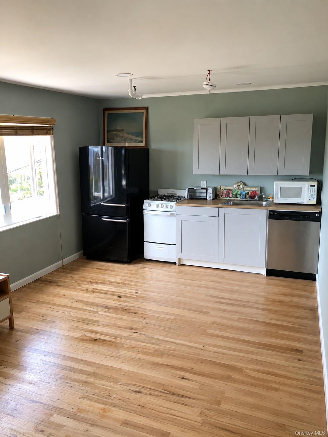 68 E Bayview Walk Property Photo 2