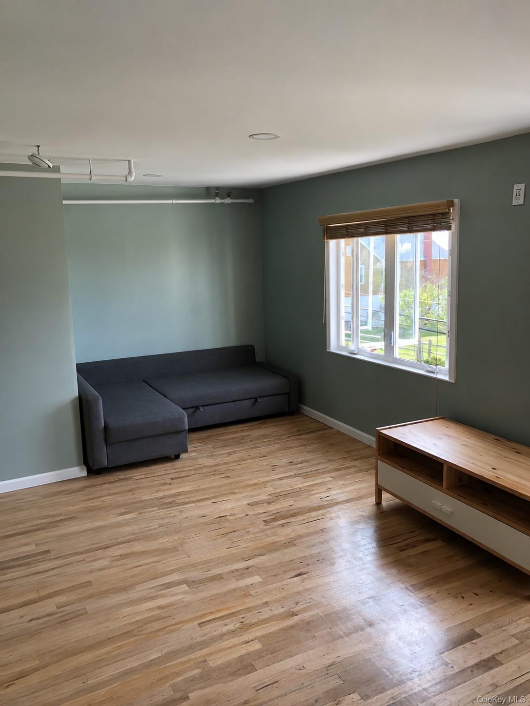 68 E Bayview Walk Property Photo 3