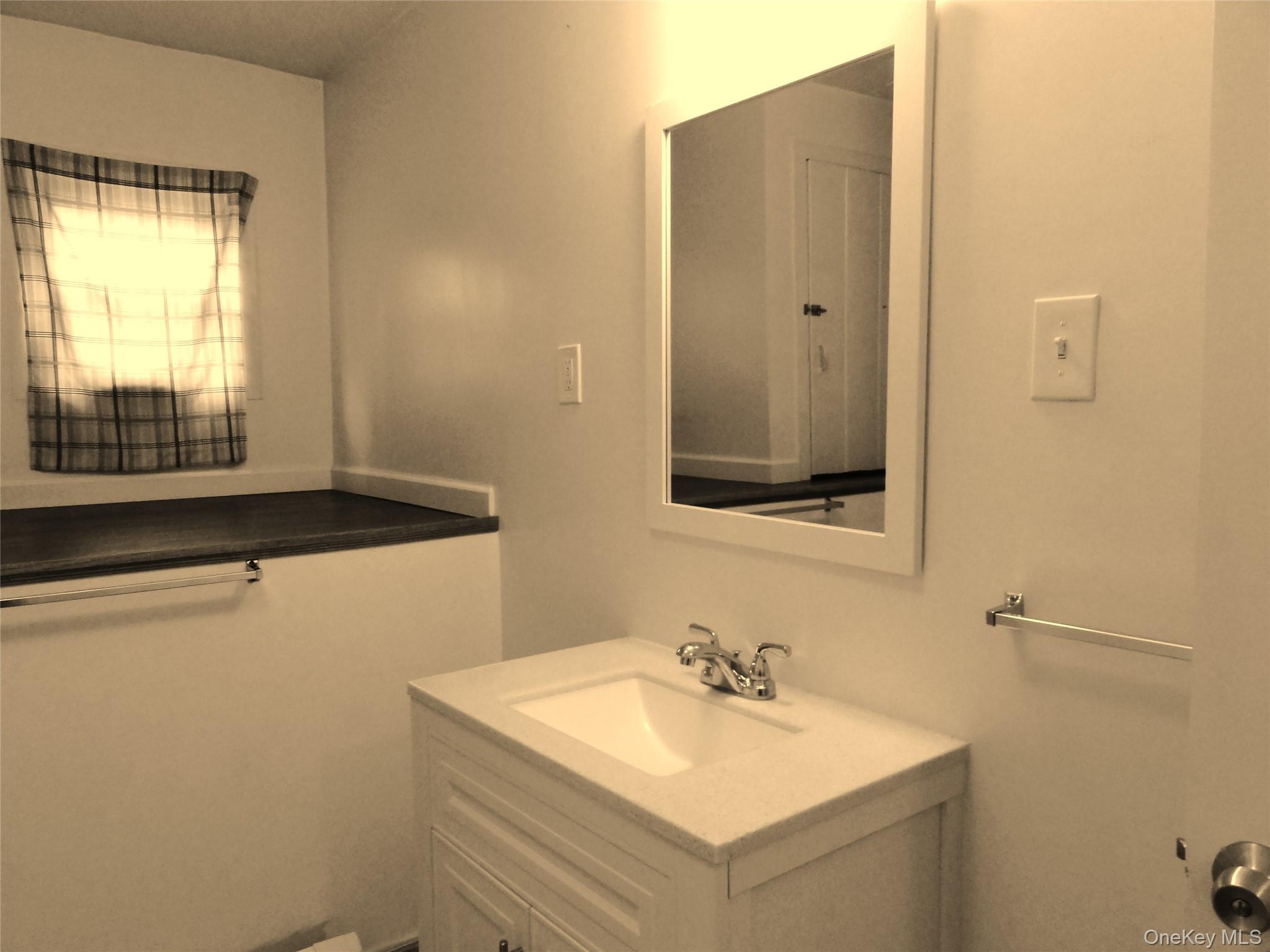 902 S Lake Boulevard 3 Property Photo 3