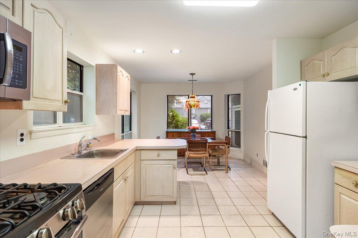 38 Larkspur Lane Property Photo 3