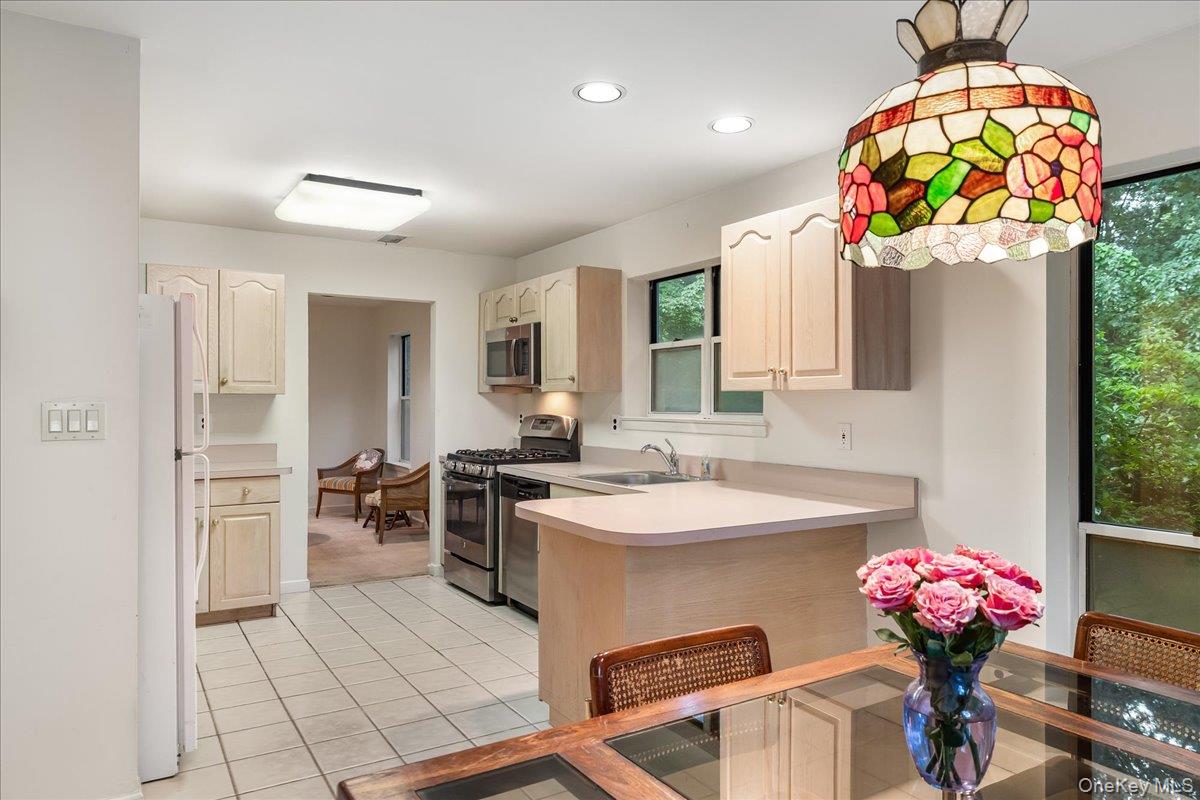 38 Larkspur Lane Property Photo 4