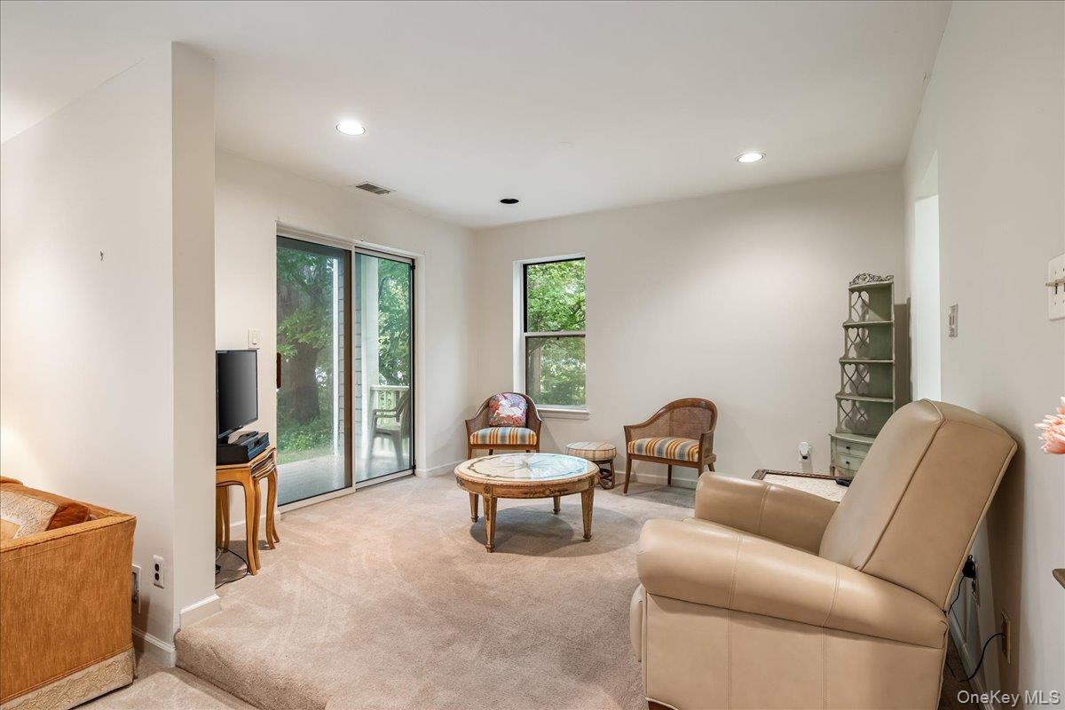 38 Larkspur Lane Property Photo 8