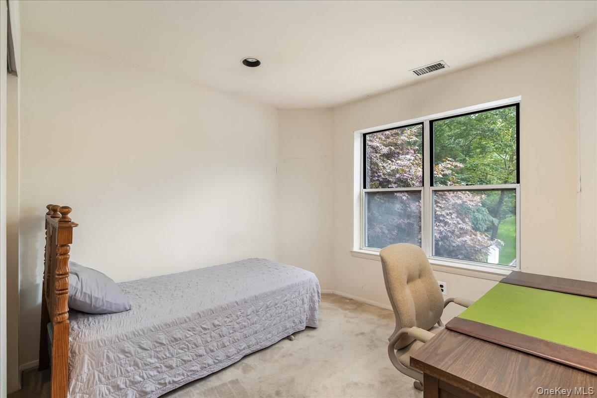38 Larkspur Lane Property Photo 13