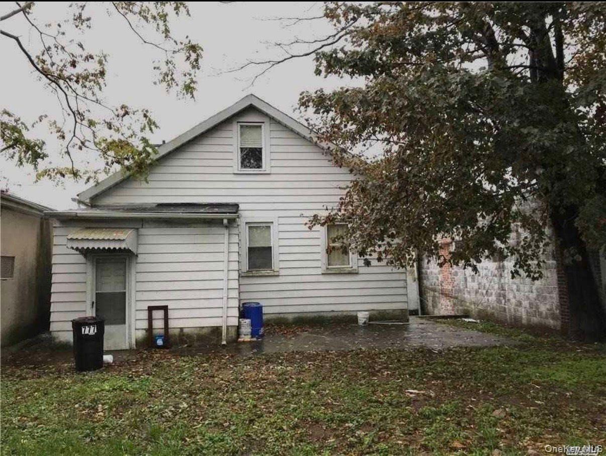 777 W Merrick Road Property Photo 3