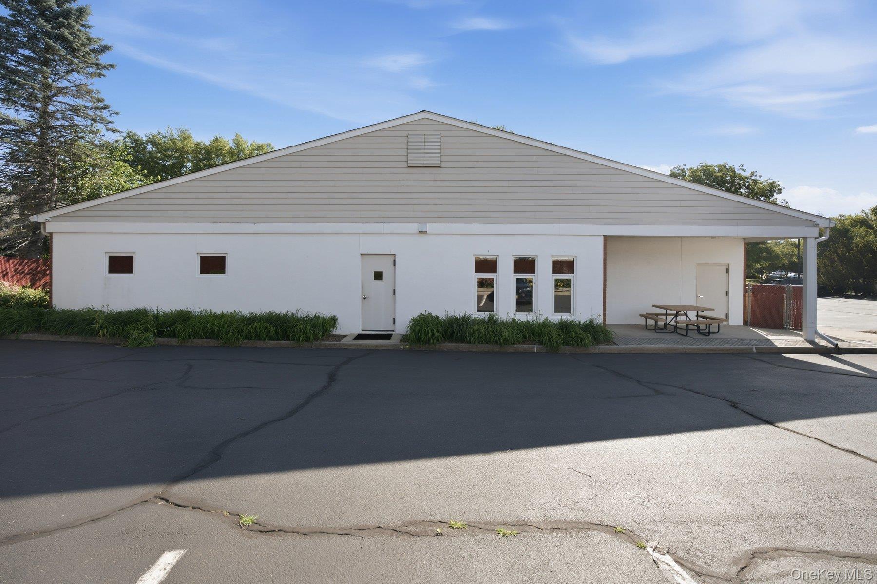 225 Howell Avenue Property Photo 4