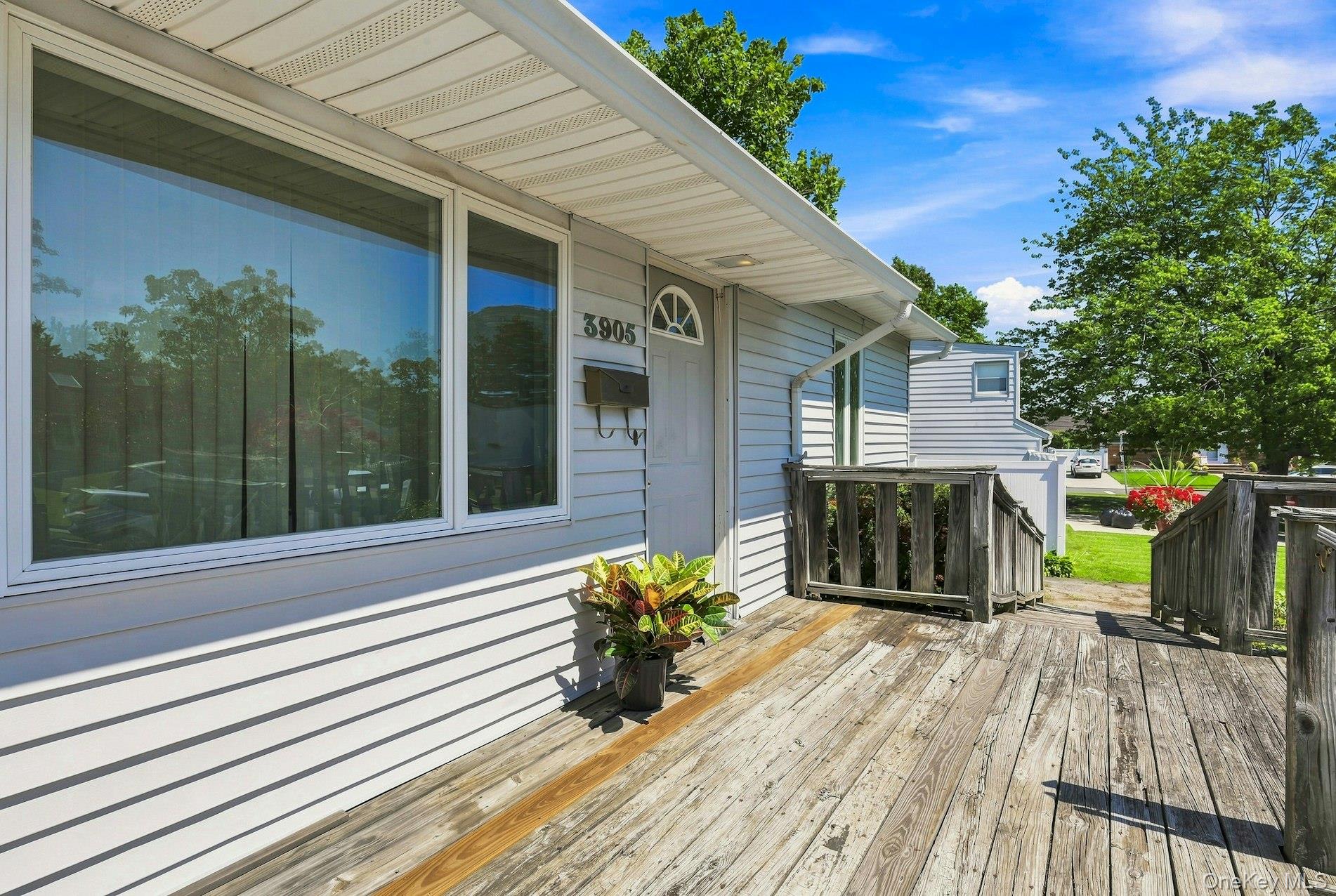 3905 Clove Court Property Photo 5