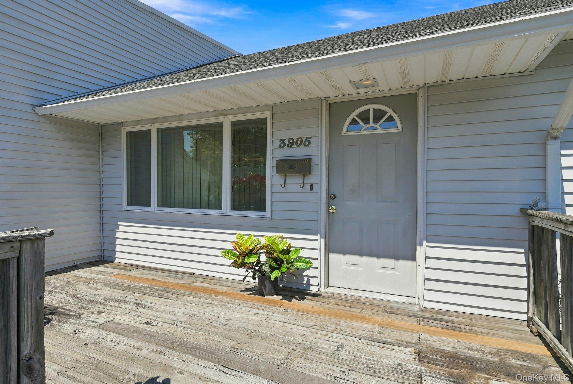 3905 Clove Court Property Photo 7