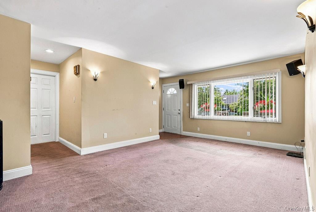 3905 Clove Court Property Photo 8