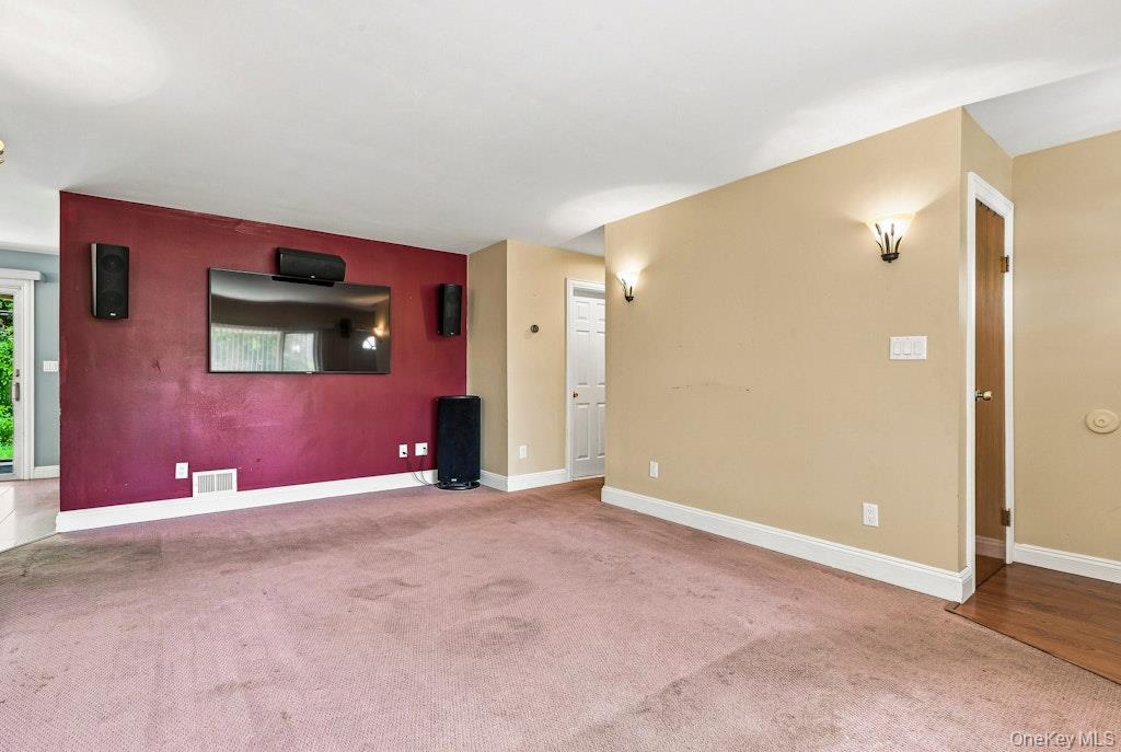 3905 Clove Court Property Photo 9