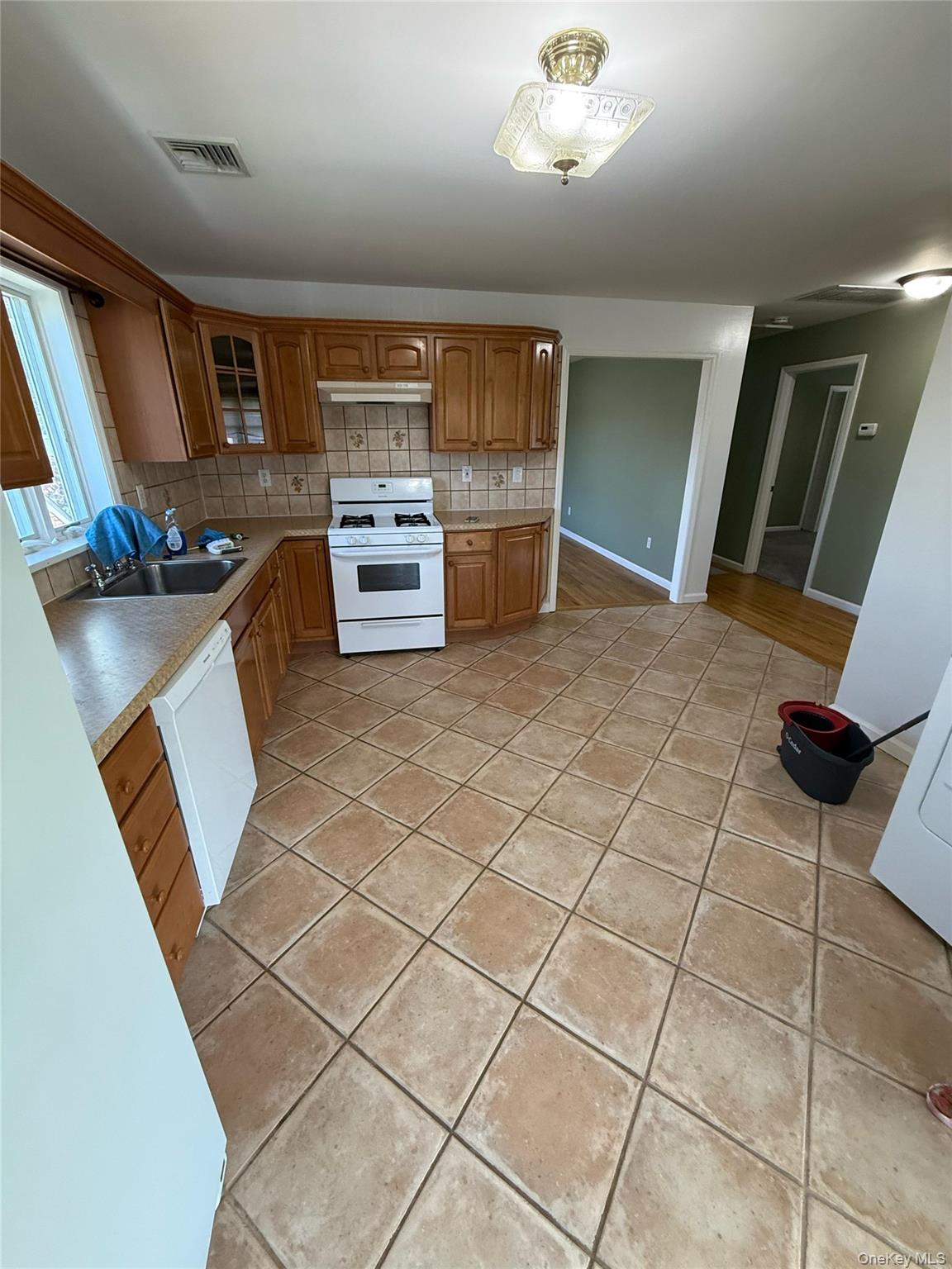 103 Clunie Avenue 2 Property Photo 1