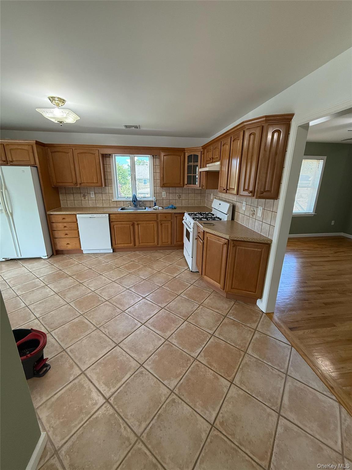 103 Clunie Avenue 2 Property Photo 13