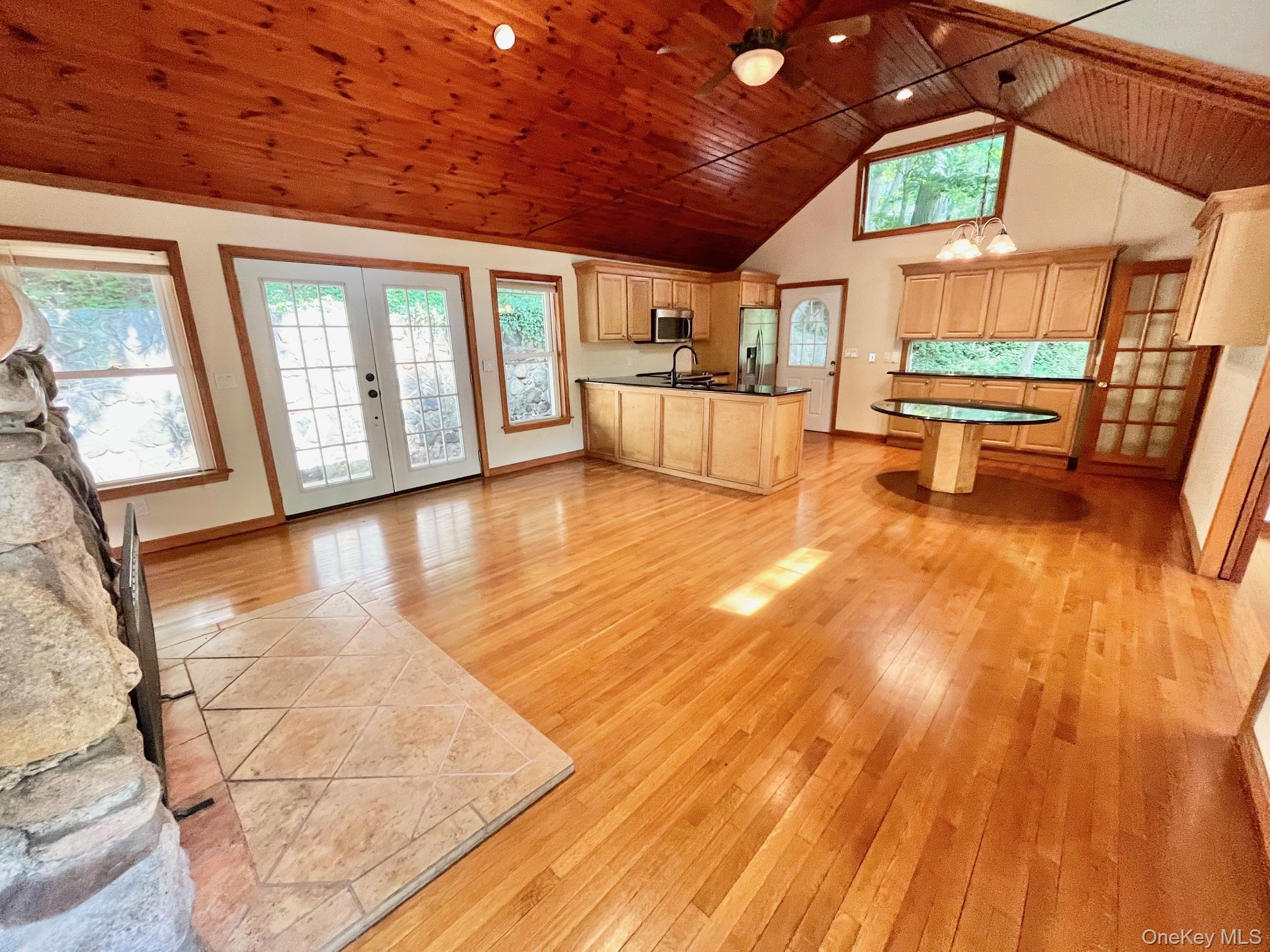 8 Anton Place Property Photo 2