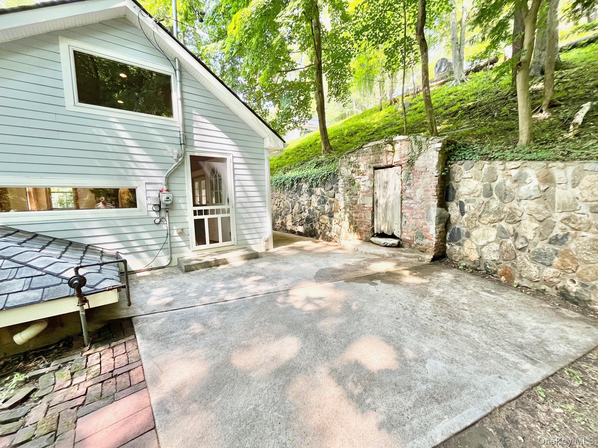 8 Anton Place Property Photo 9