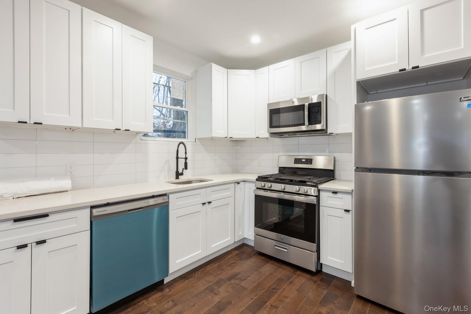 100-03 90 Avenue Property Photo 5