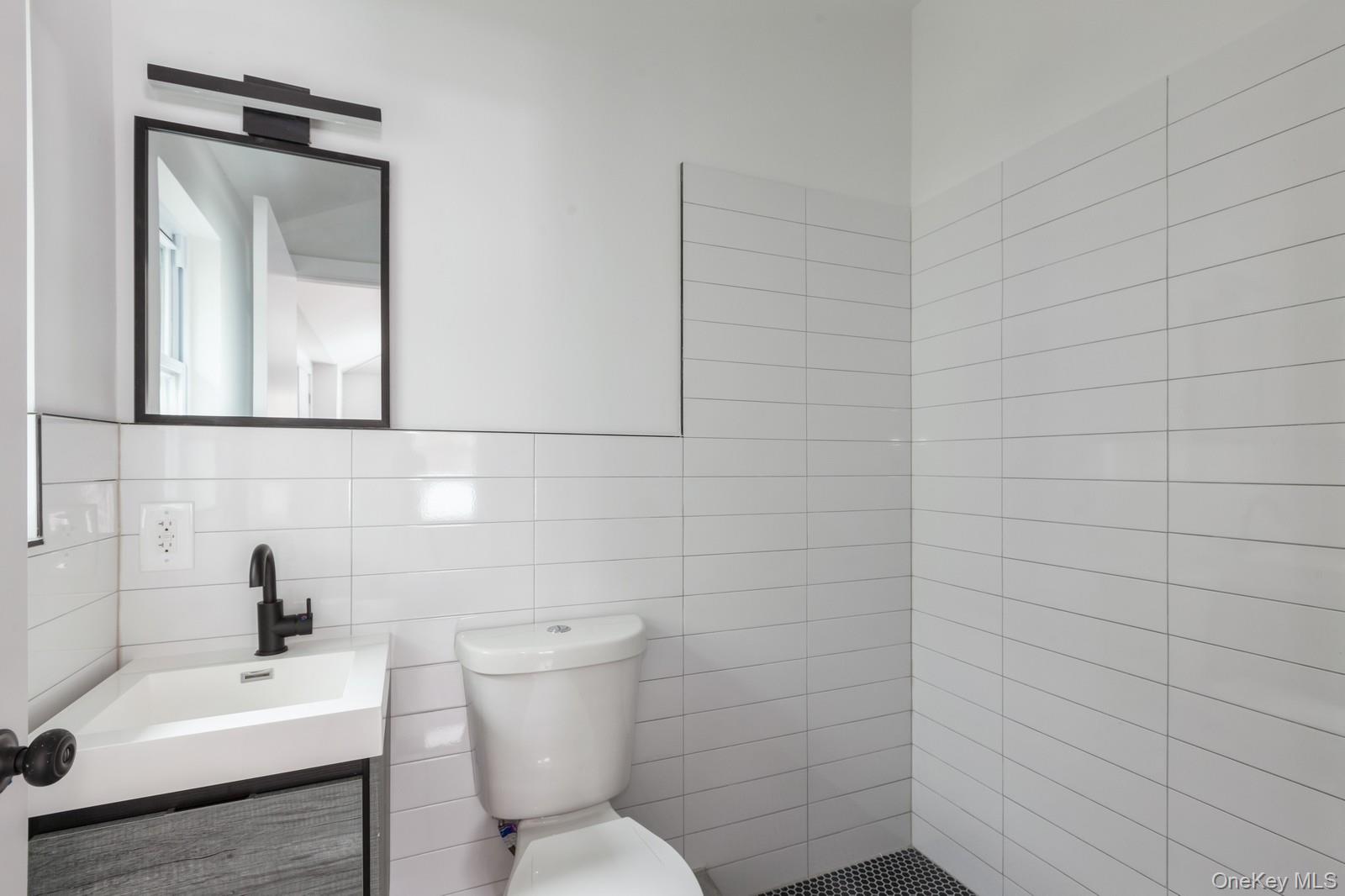 100-03 90 Avenue Property Photo 10