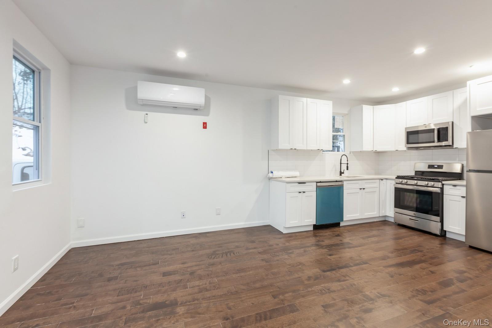 100-03 90 Avenue Property Photo 13