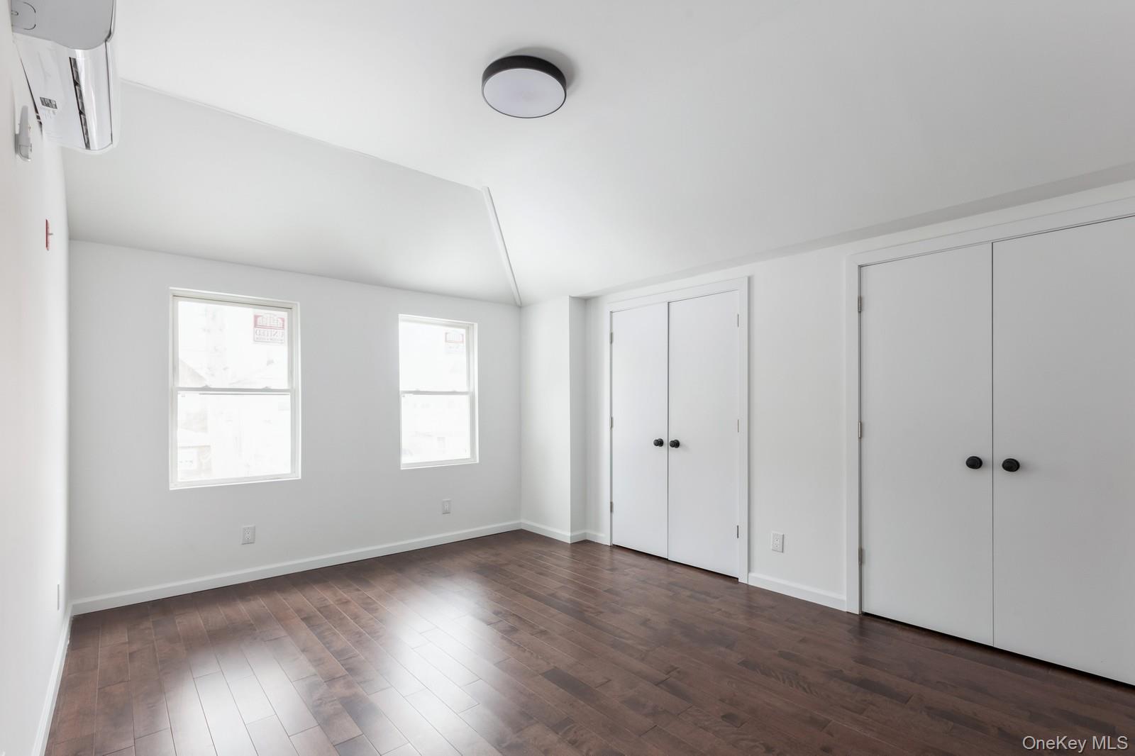 100-03 90 Avenue Property Photo 15