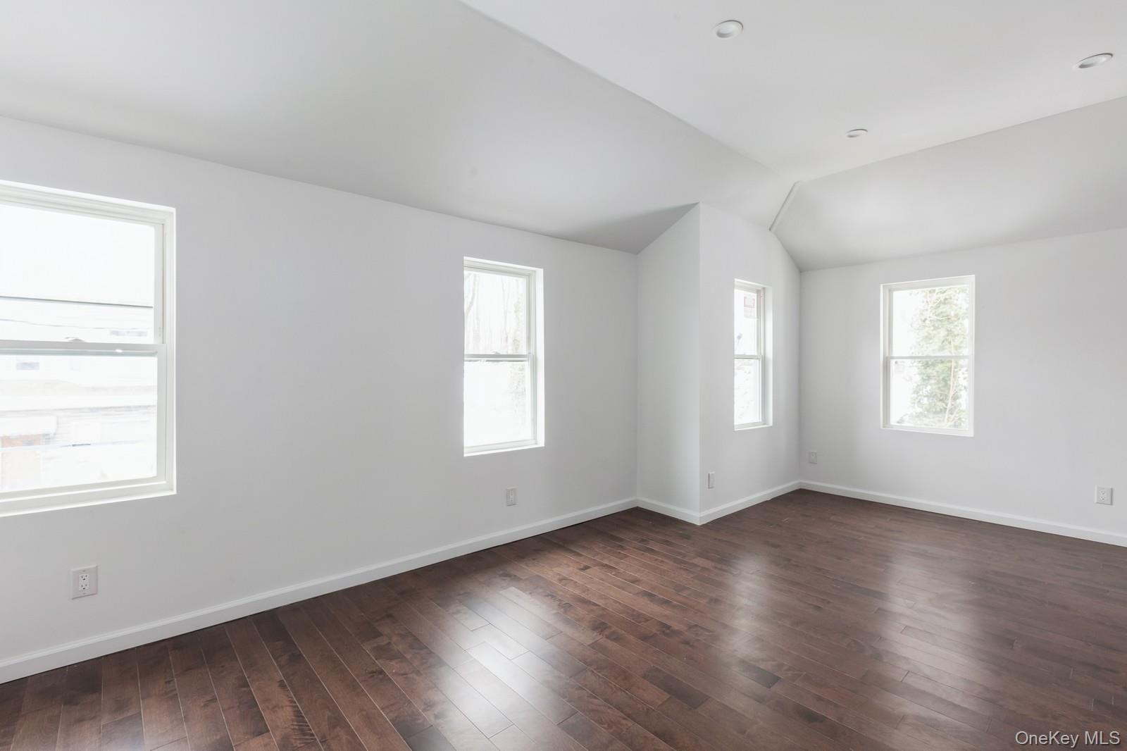 100-03 90 Avenue Property Photo 17