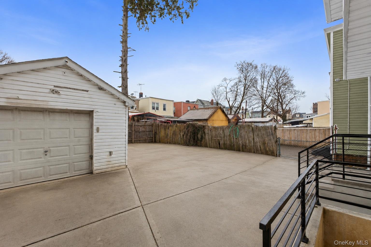 100-03 90 Avenue Property Photo 18