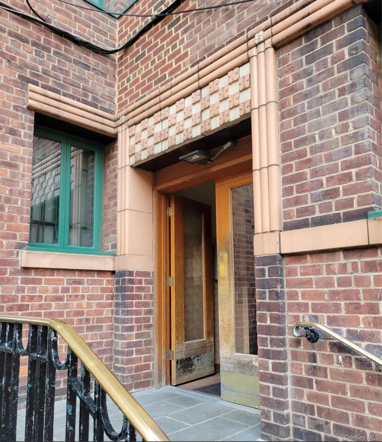 1503 Metropolitan Avenue 7e Property Photo 1