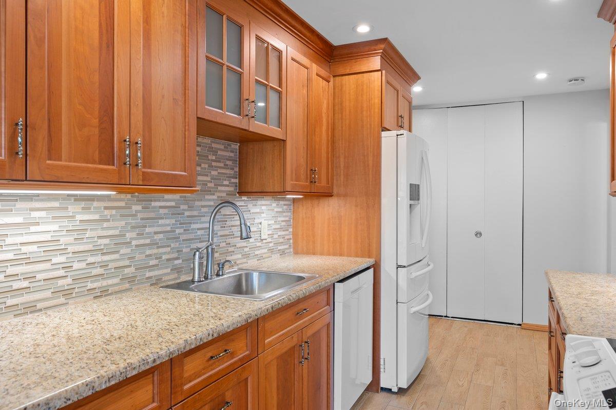 89 N Broadway 204 Property Photo 9